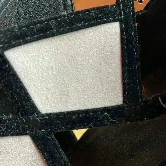 Eye-catching woman’s size 41 Jingpin heels. - Picture 7 of 8